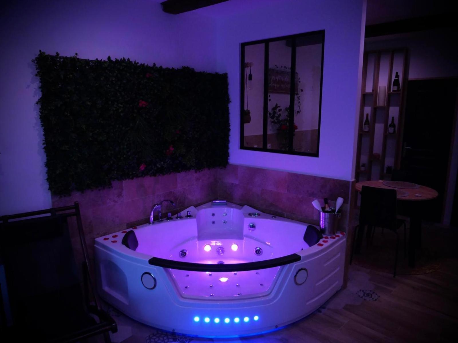 Maison Prestige Le Donjon Des Plaisirs Jacuzzi * Montluel